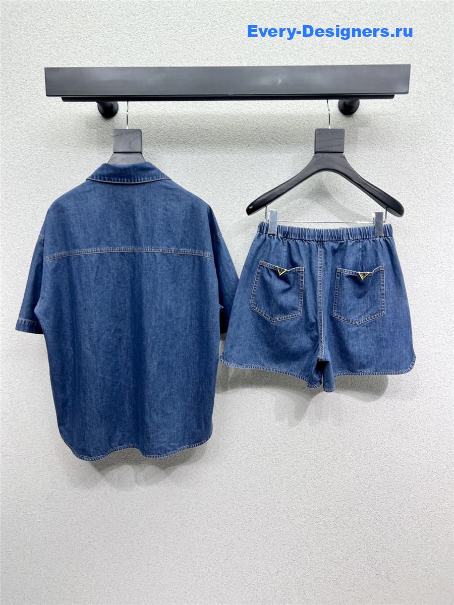 Va1e*ntin0 blue denim suit