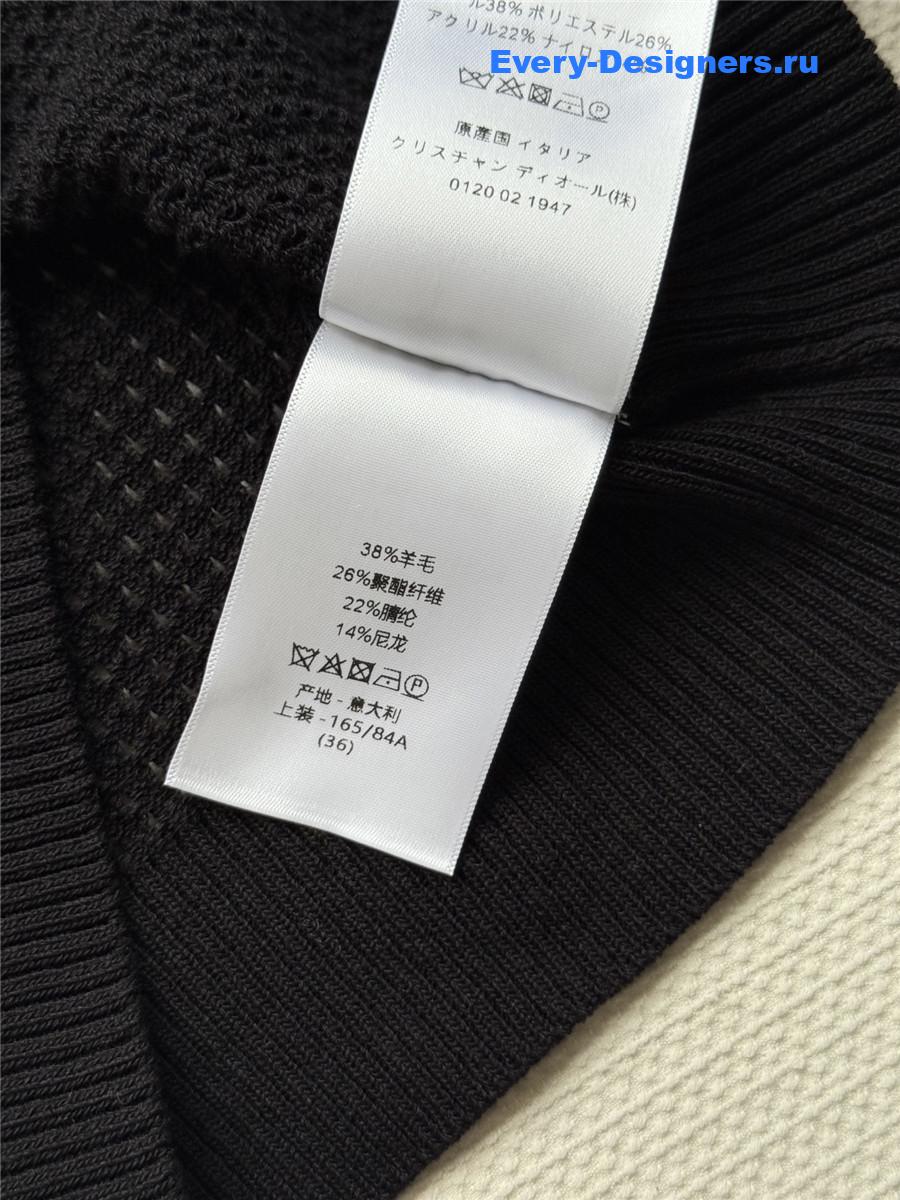 D10r black turtleneck zip vest