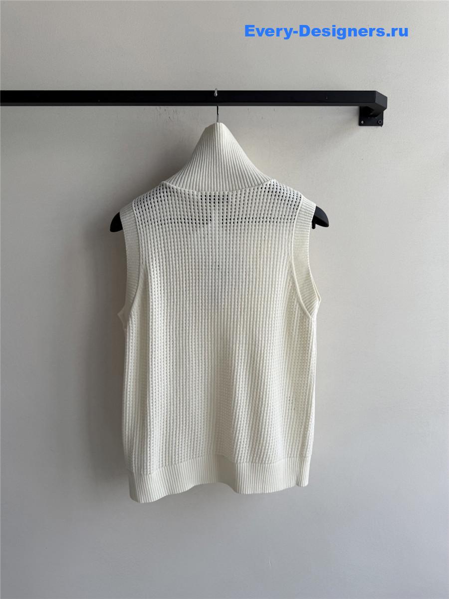 D10r white turtleneck zip vest