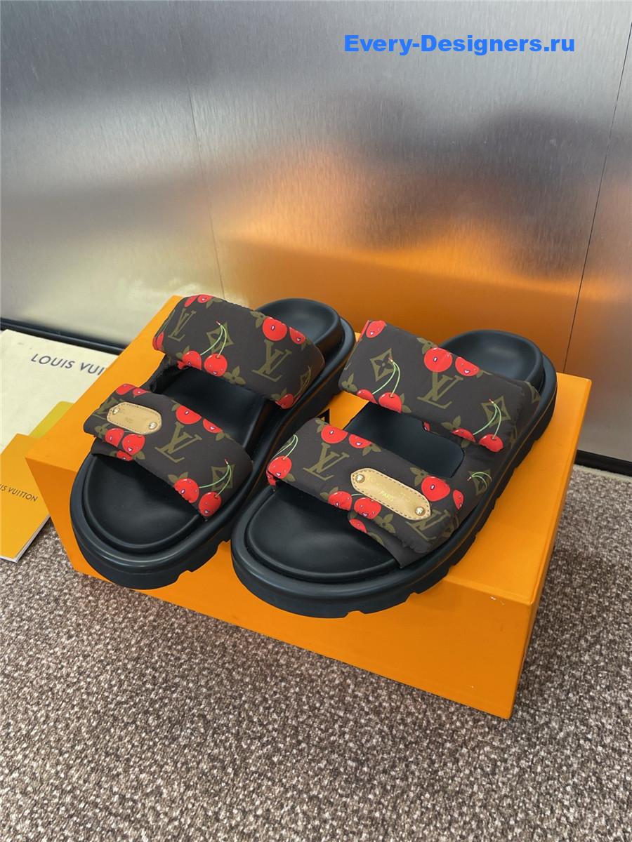 l0vis Vvtt0n black lv embossed sandals