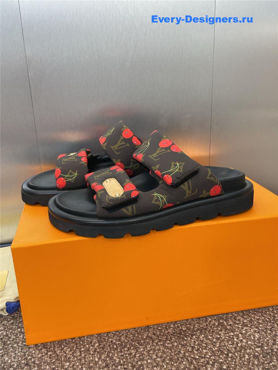 l0vis Vvtt0n black lv embossed sandals