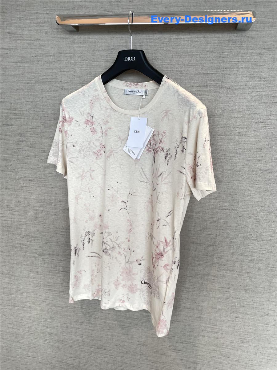 D10r flower spike t-shirt