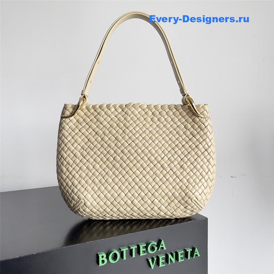b0tt*ga Ven*ta beige pipe bag