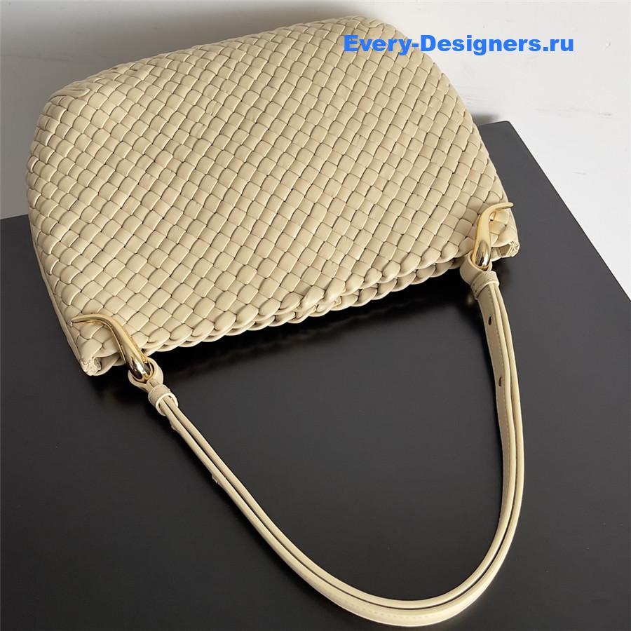 b0tt*ga Ven*ta beige pipe bag