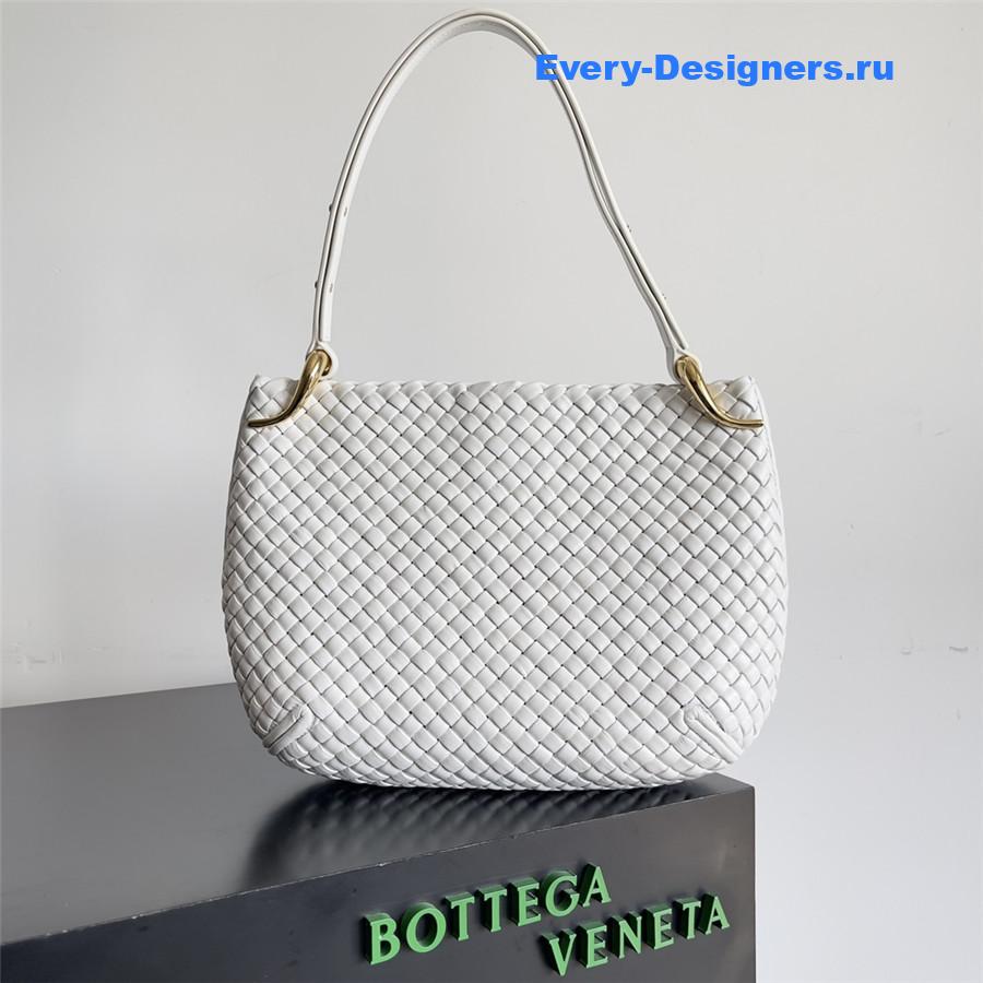 b0tt*ga Ven*ta white pipe bag