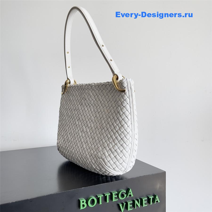 b0tt*ga Ven*ta white pipe bag