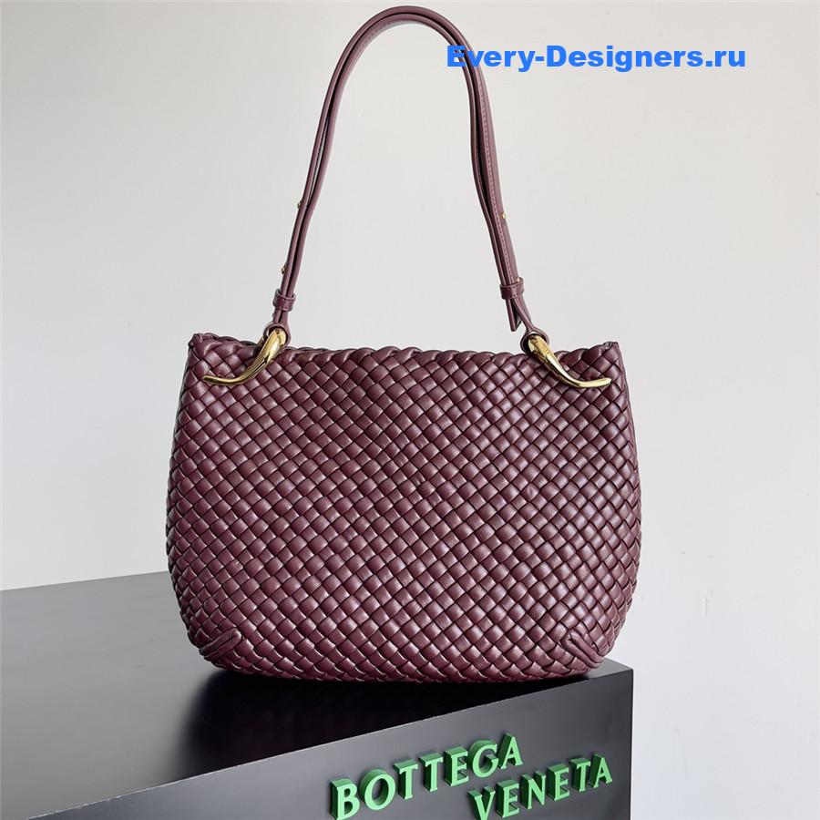 b0tt*ga Ven*ta burgundy pipe bag