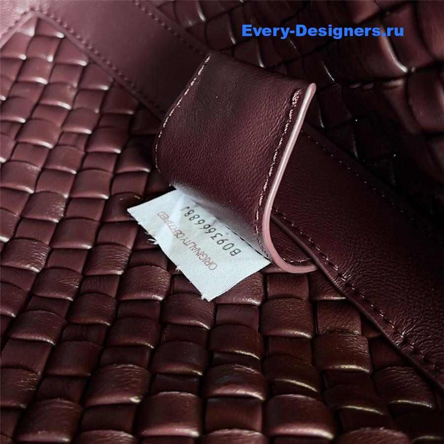b0tt*ga Ven*ta burgundy pipe bag