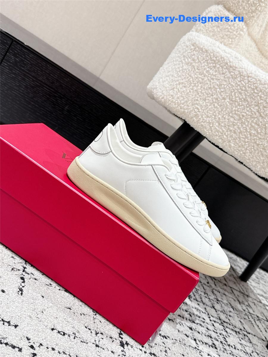 Va1e*ntin0 rockstud white sneakers