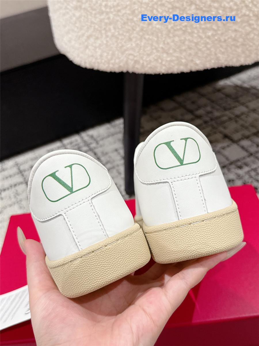 Va1e*ntin0 rockstud white sneakers