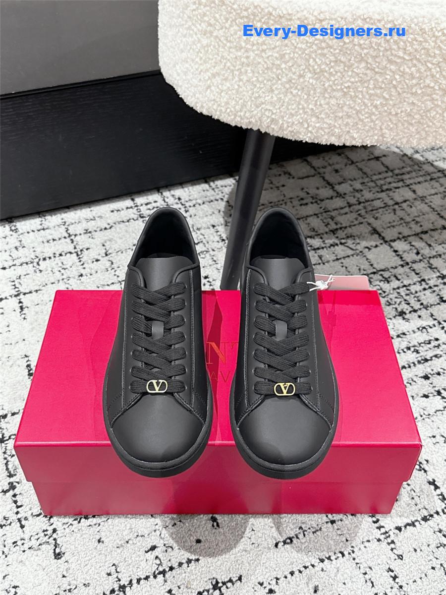 Va1e*ntin0 rockstud black sneakers