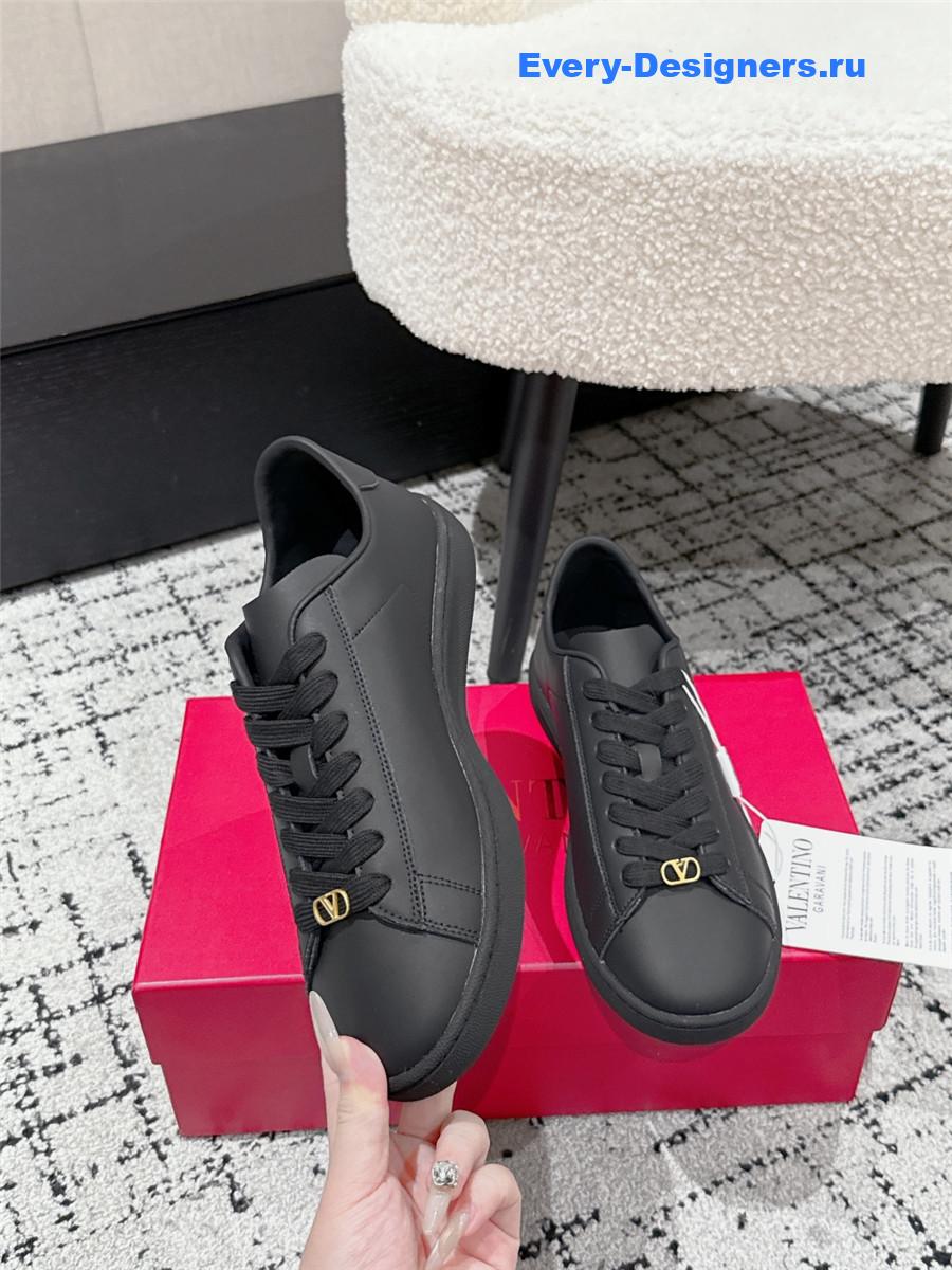 Va1e*ntin0 rockstud black sneakers