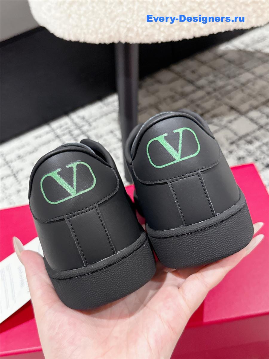 Va1e*ntin0 rockstud black sneakers