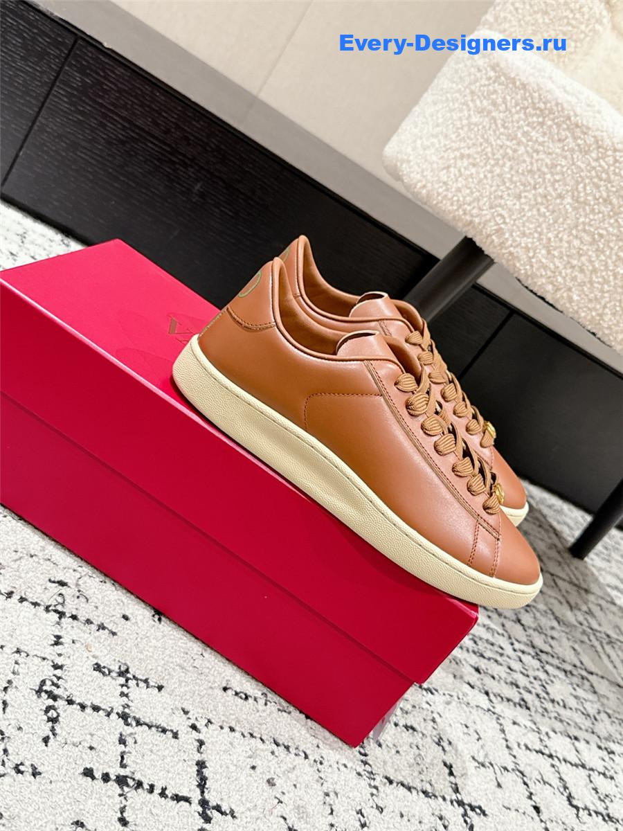 Va1e*ntin0 rockstud brown sneakers
