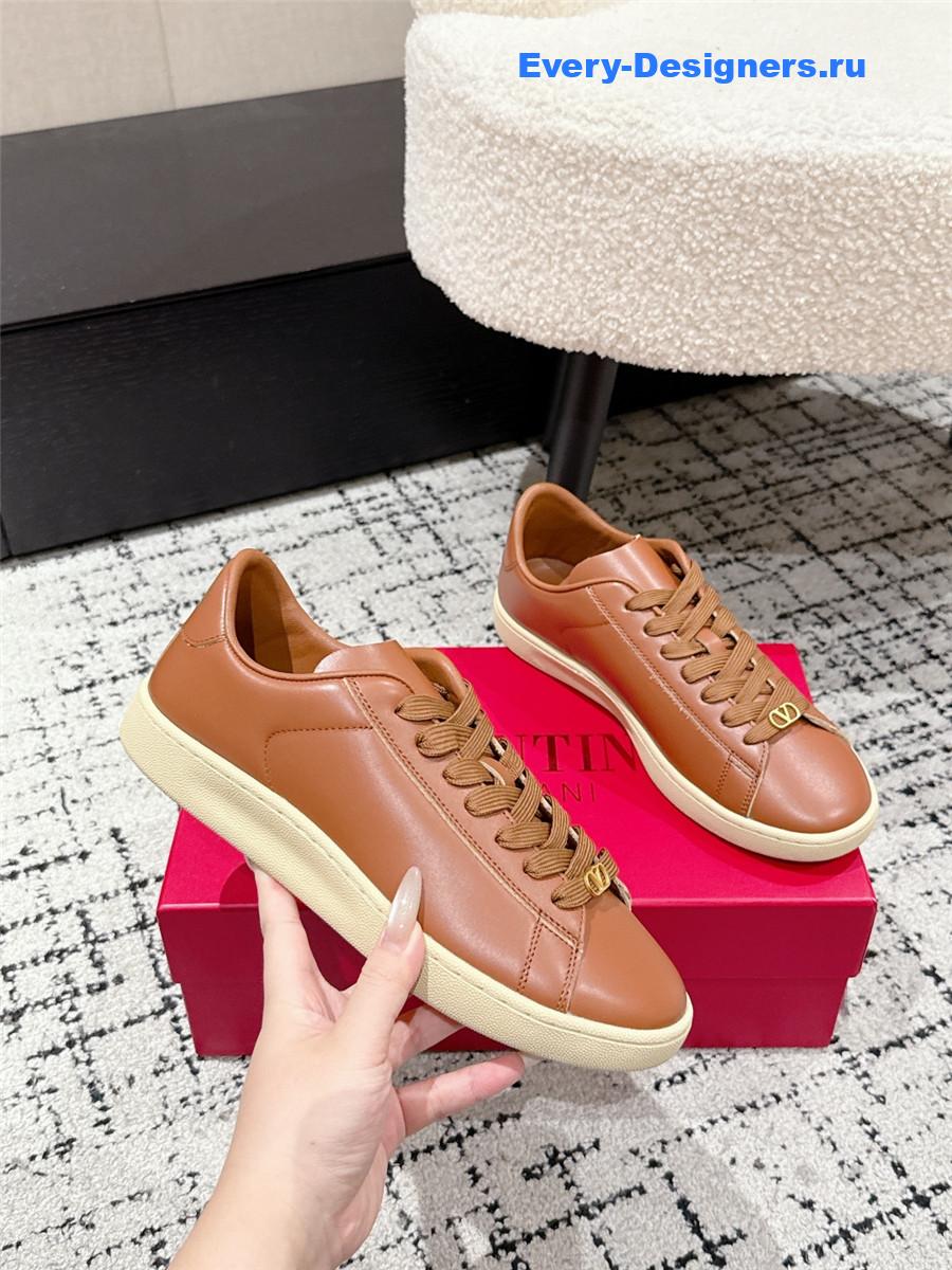 Va1e*ntin0 rockstud brown sneakers