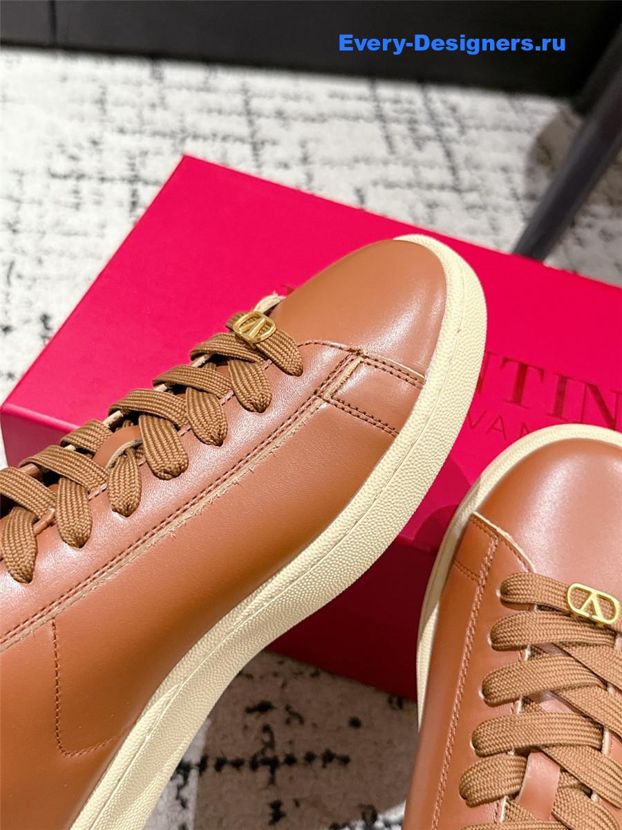 Va1e*ntin0 rockstud brown sneakers