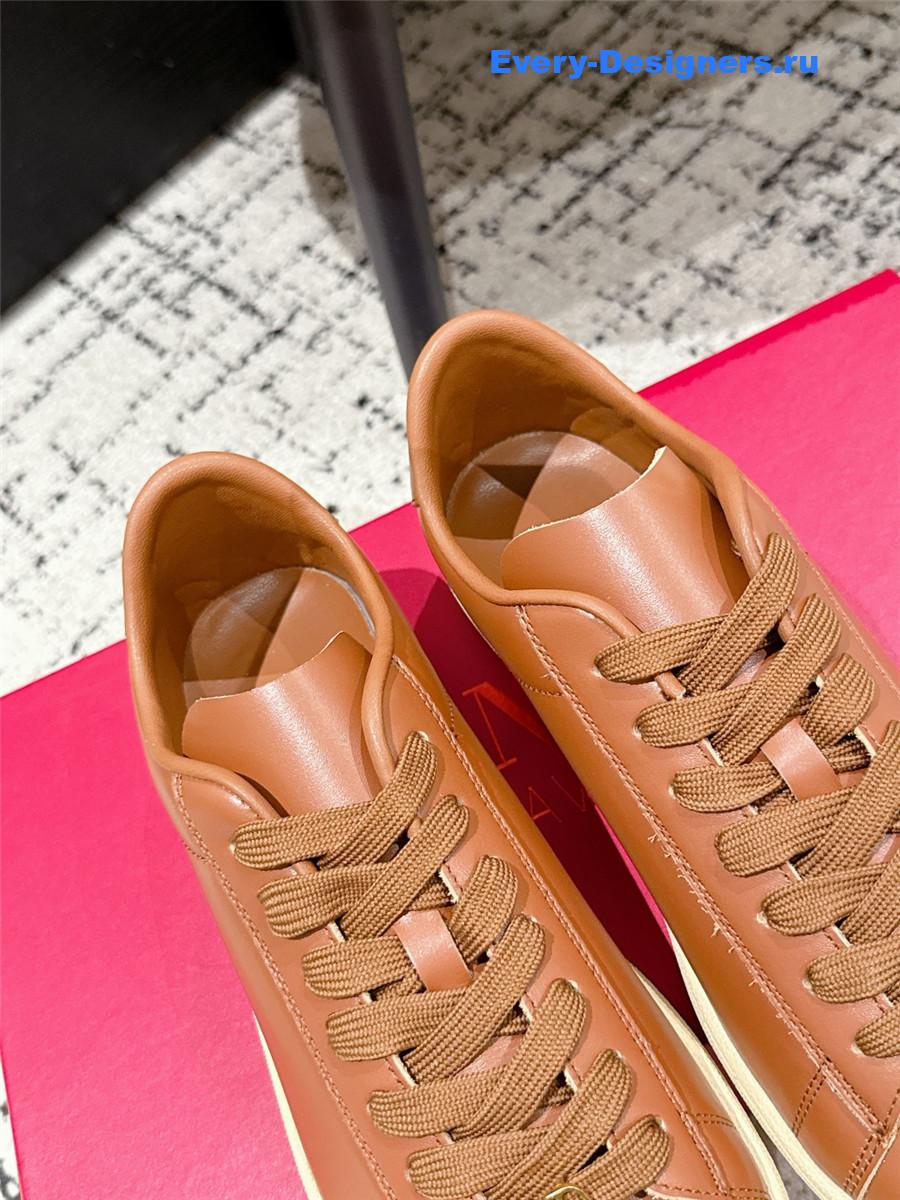 Va1e*ntin0 rockstud brown sneakers
