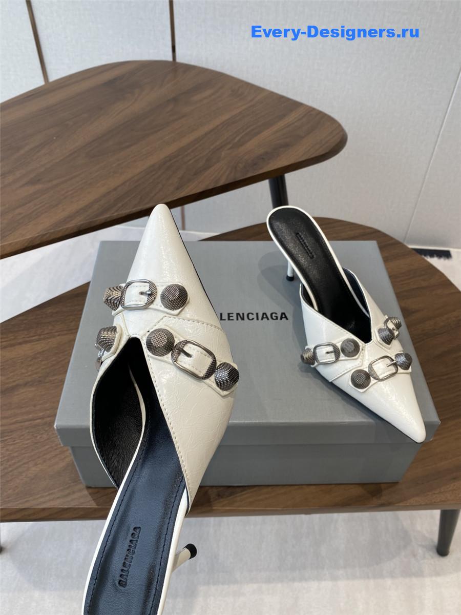 Ba1en*iaga cagole white pumps