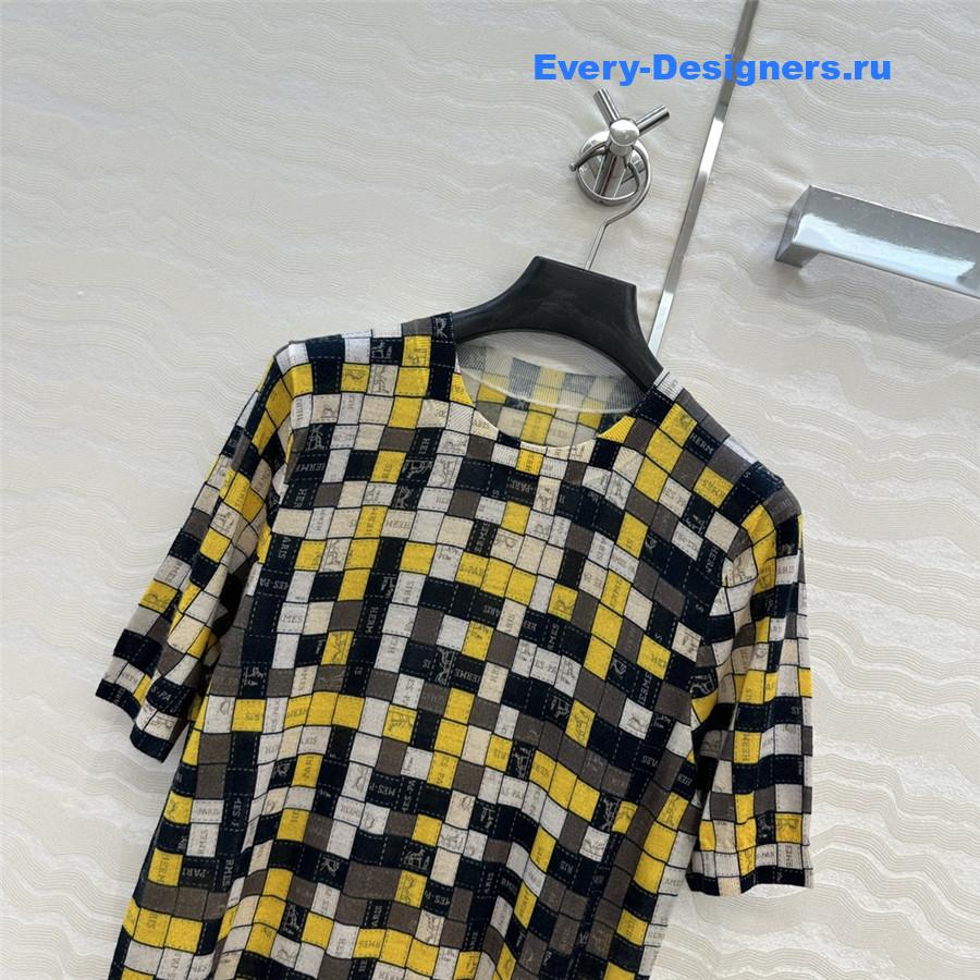 H**me5 mosaic print top