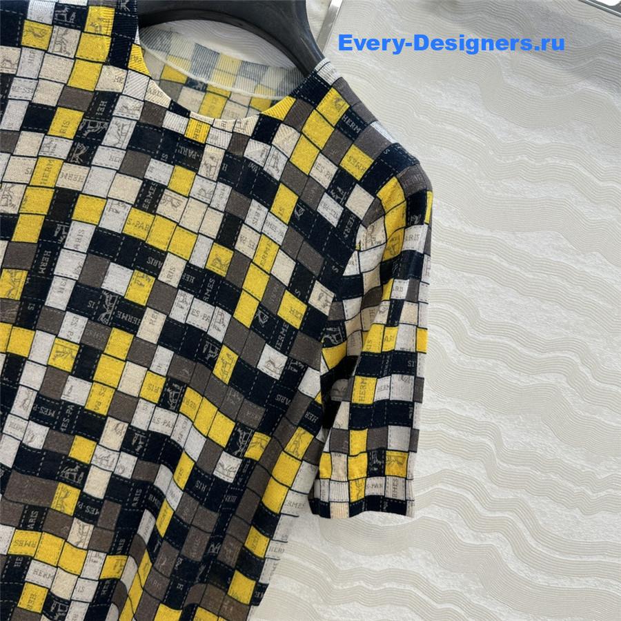 H**me5 mosaic print top