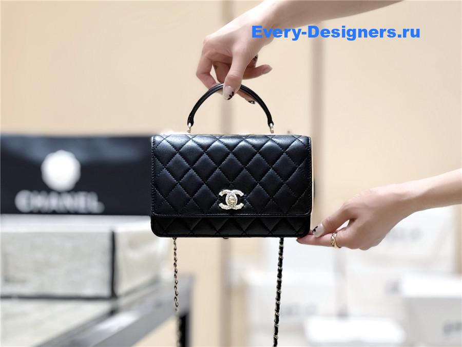 Ch**el strass wallet with chain