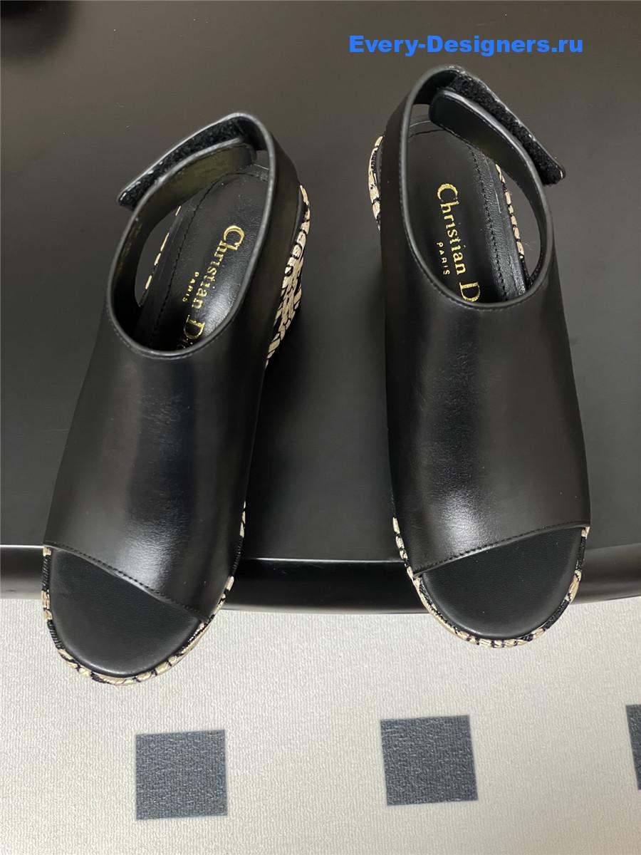 D10r attitude black wedge sandals