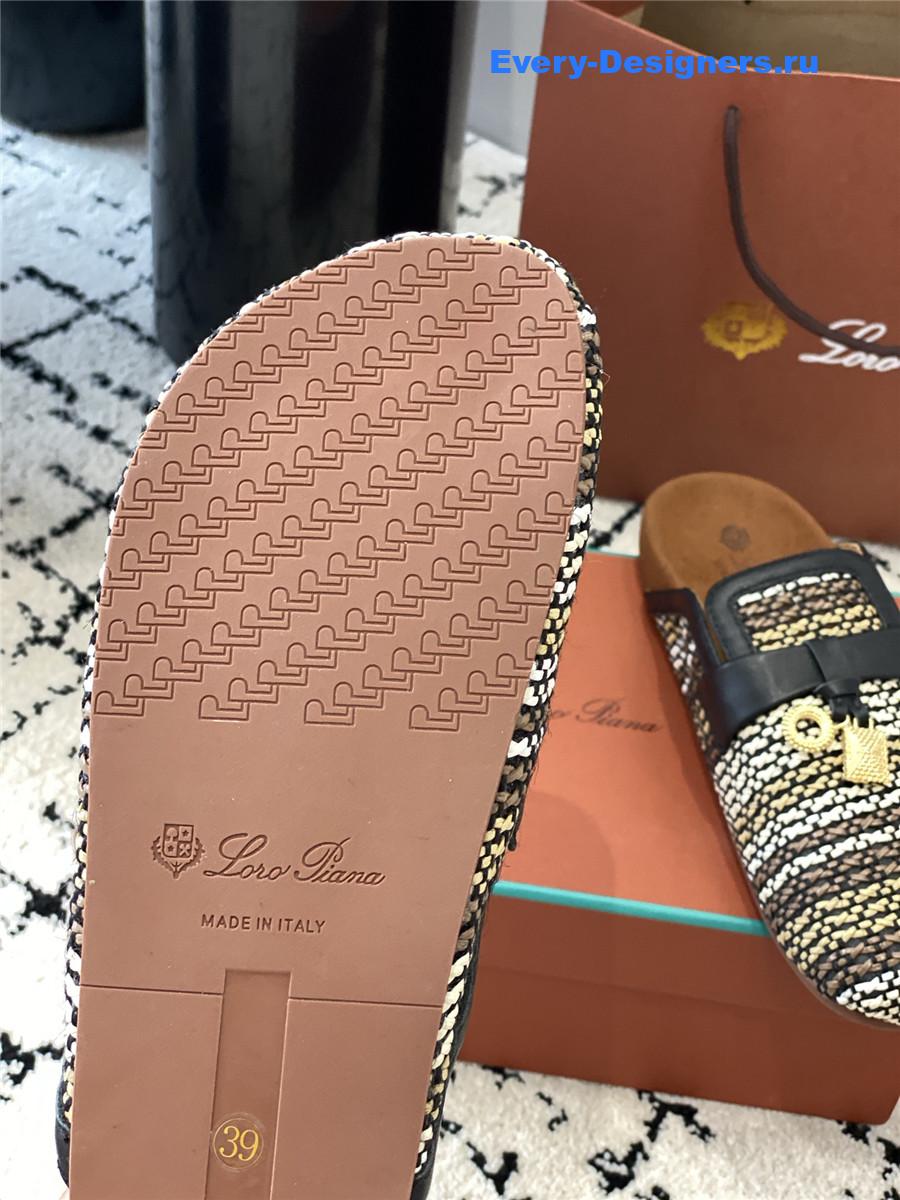 L0r0 P1ana black raffia mules