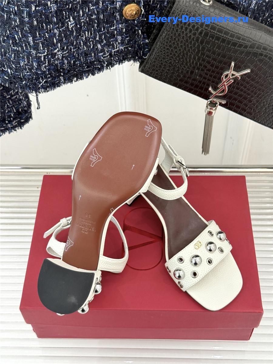 Va1e*ntin0 nellcôte grainy calfskin sandal
