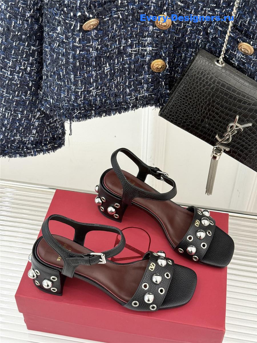 Va1e*ntin0 nellcôte black sandals