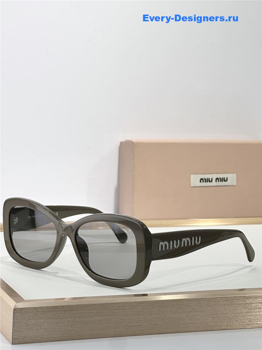 Miu Miu SMU 084Z Sunglasses
