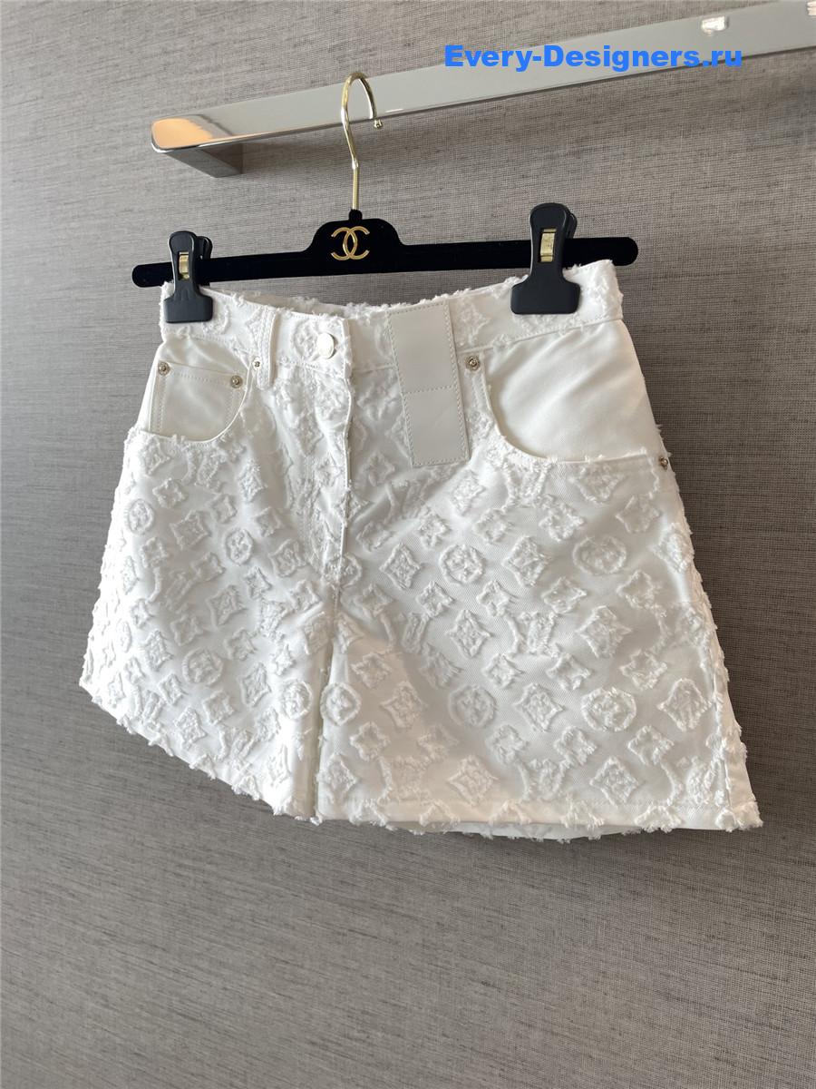 l0vis Vvtt0n monogram white denim shorts