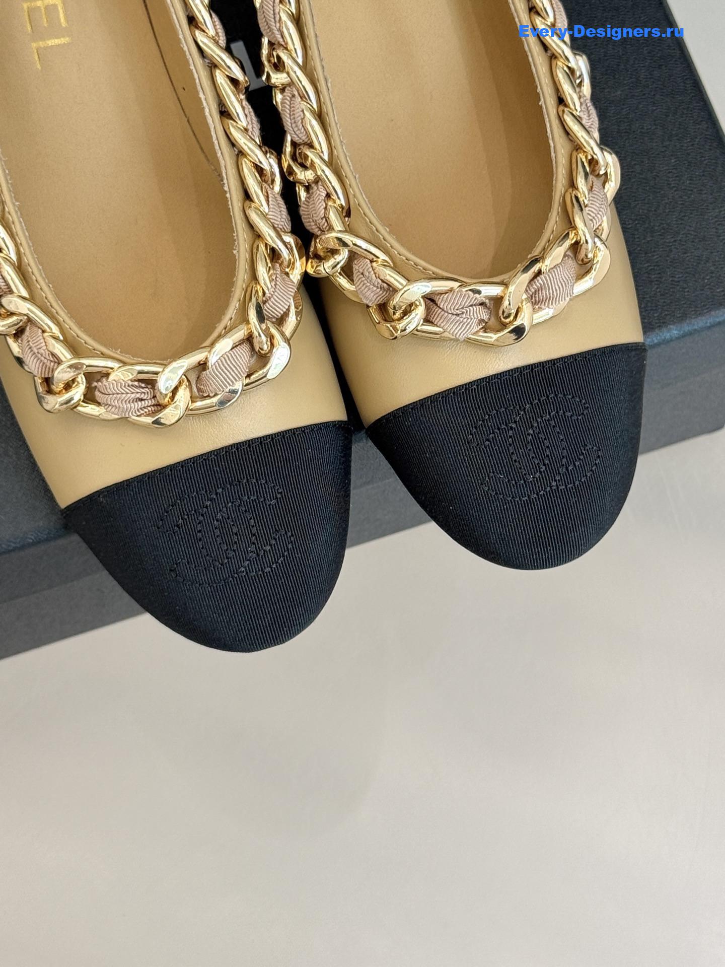 Ch**el beige tweed chain pumps