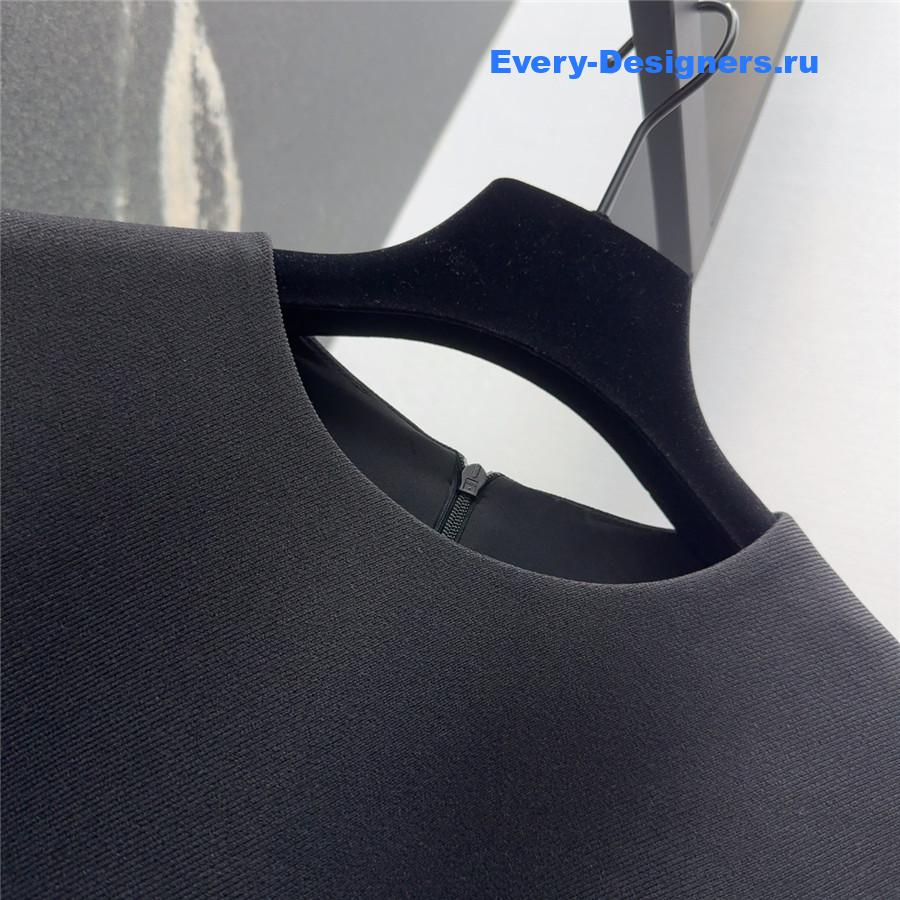 D10r cd black sleeveless dress