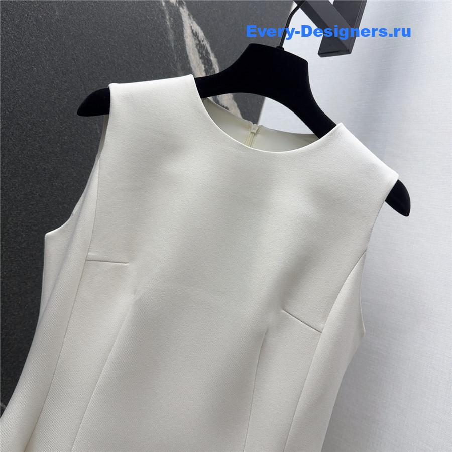 D10r cd white sleeveless dress