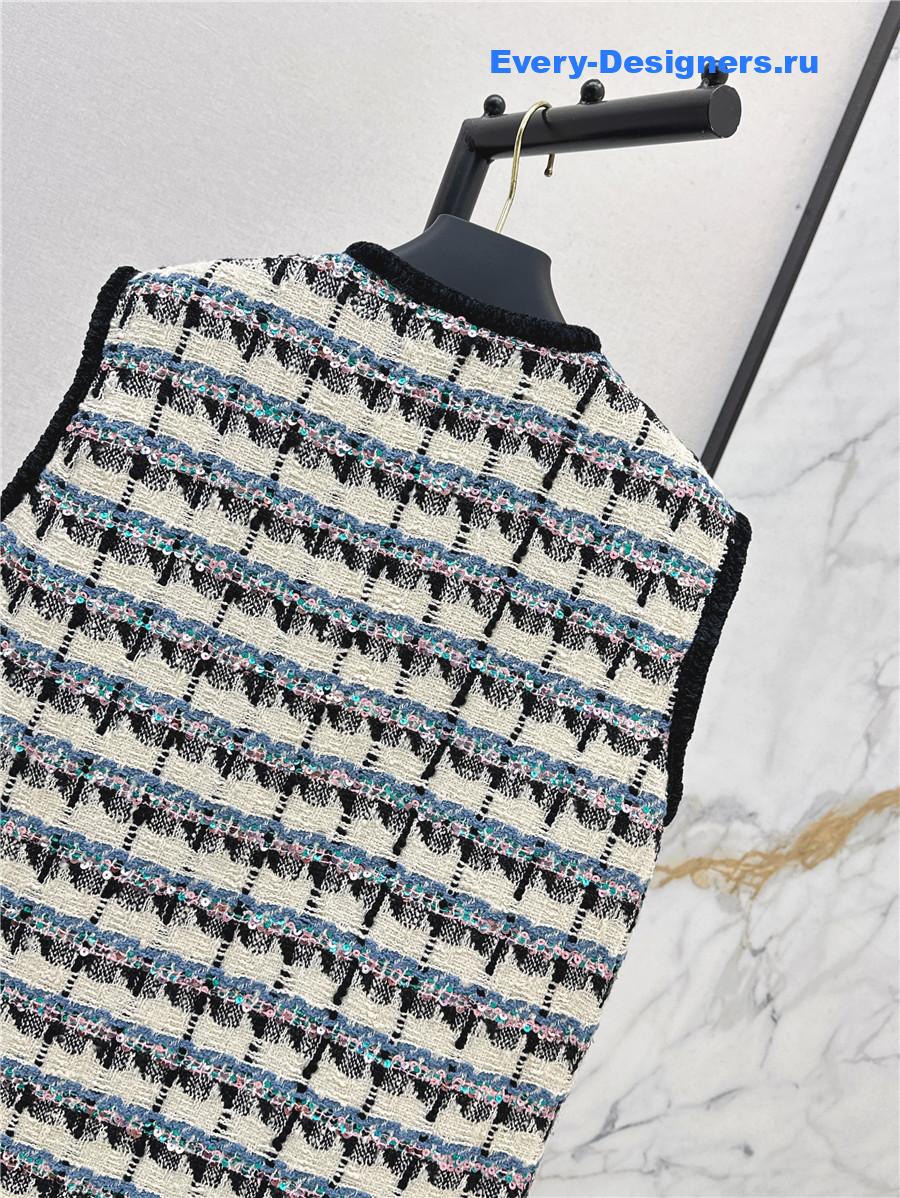 Va1e*ntin0 mossi tweed vest