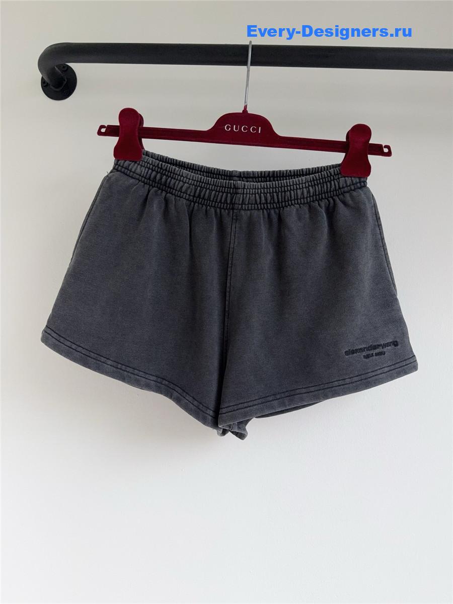 A1exa*der wang black logo shorts