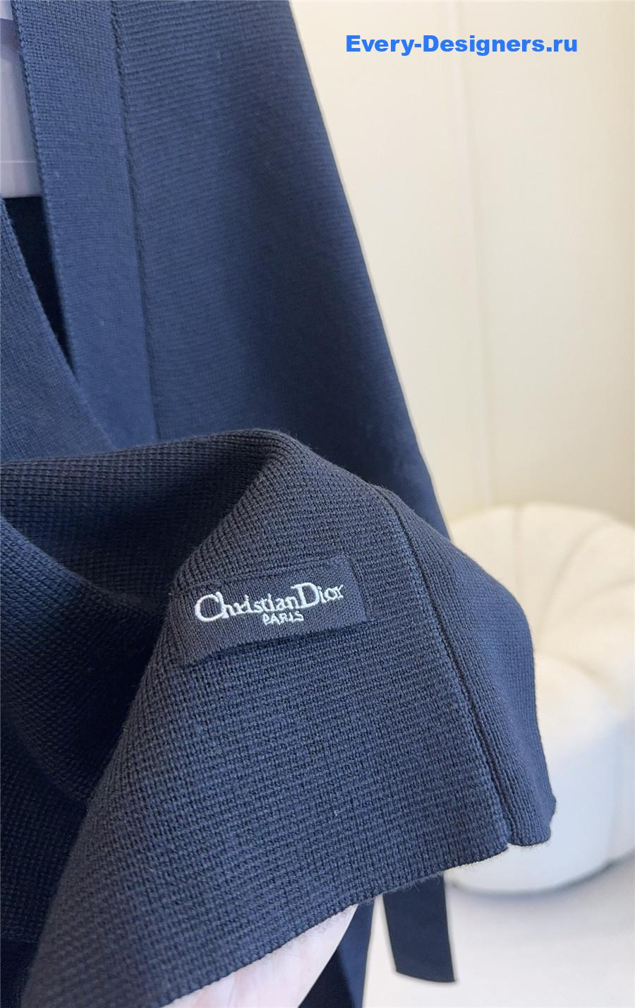 D10r virgin wool belted jacket