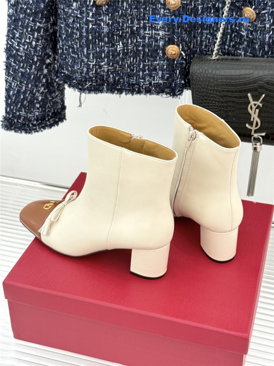 Va1e*ntin0 garavani 60mm neutral ankle boots