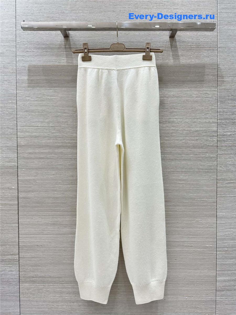 L0r0 P1ana off-white cashmere suit