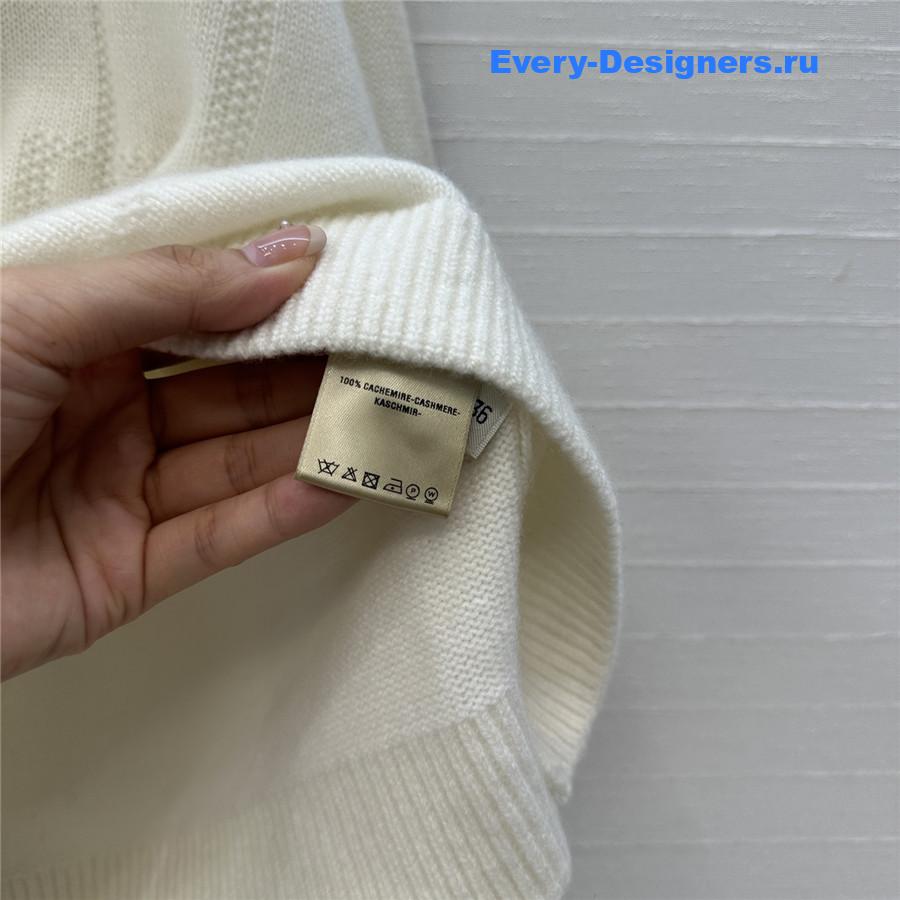 H**me5 off-white cashmere turtleneck