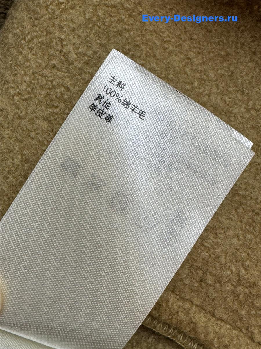 l0vis Vvtt0n utility clip cardigan