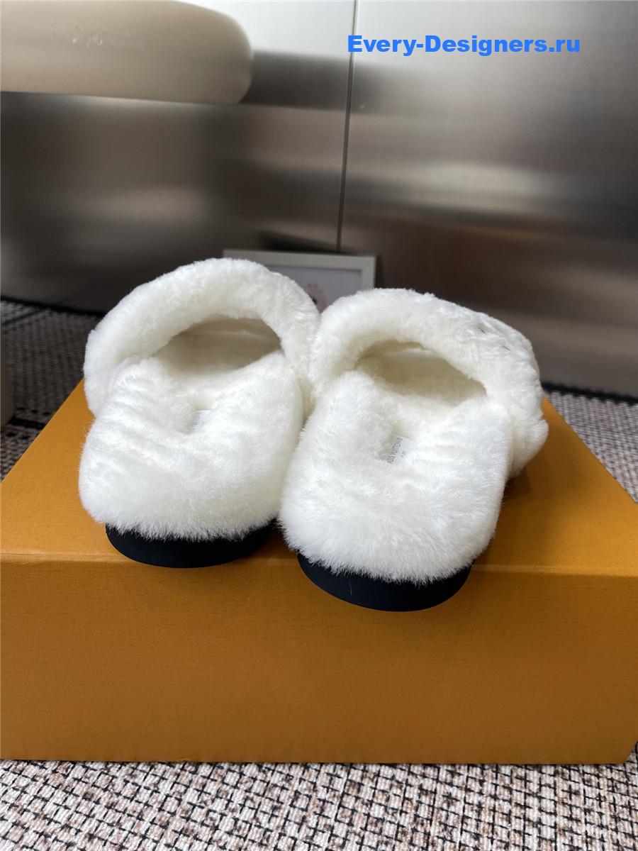 l0vis Vvtt0n white wool platform slippers