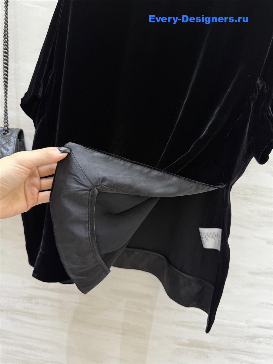 Sa1nt Lau*nt black silk velvet top