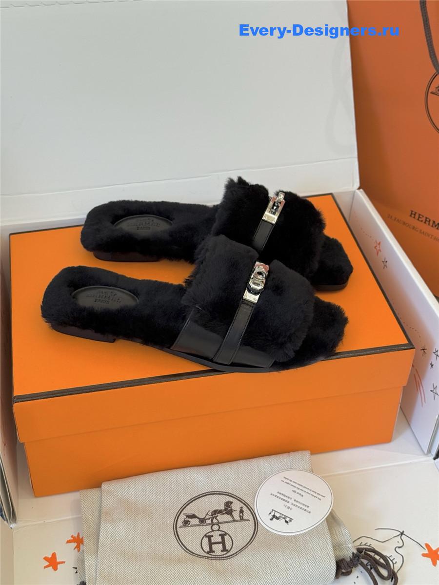 H**me5 kelly buckle black wool slippers
