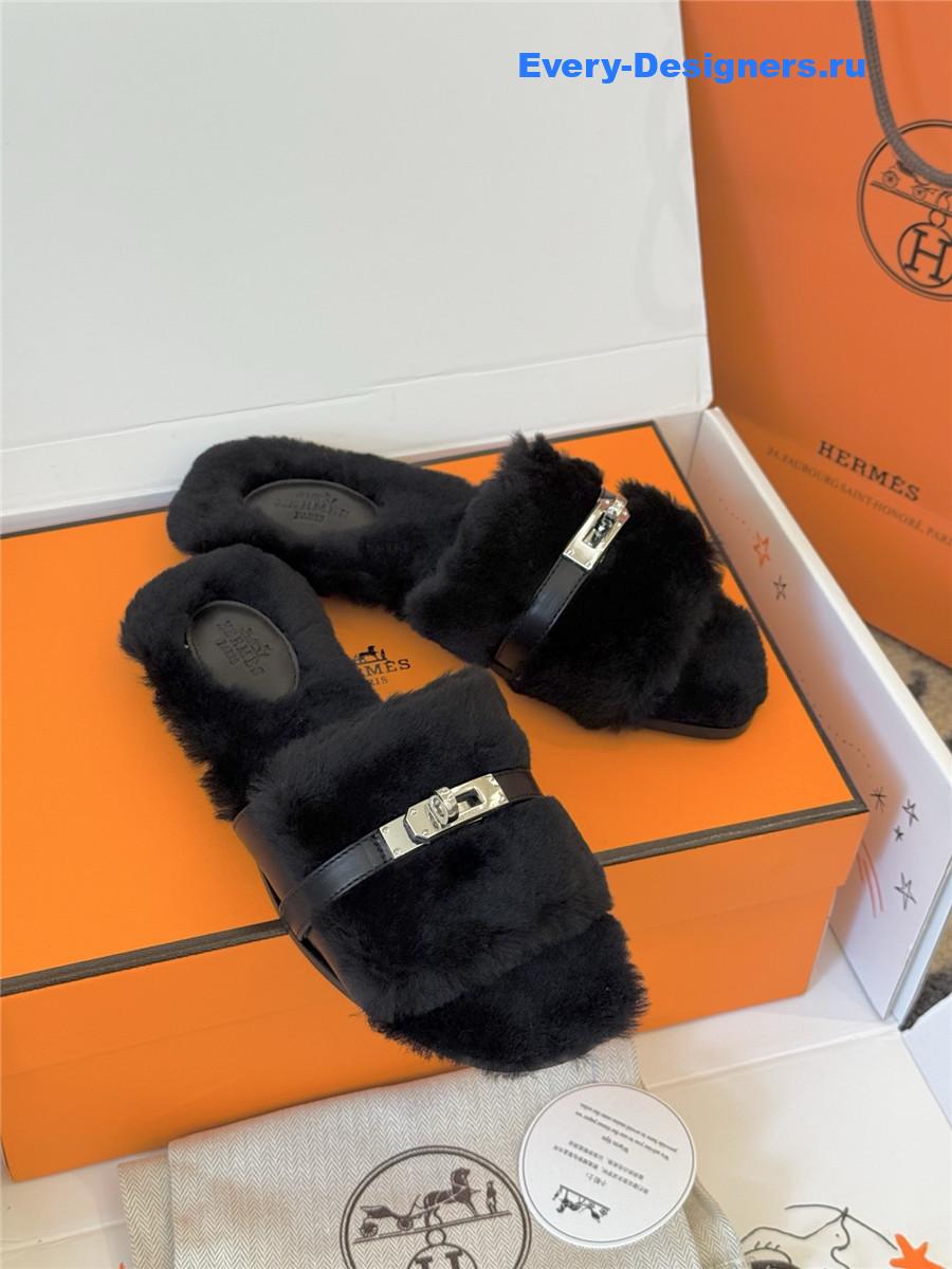 H**me5 kelly buckle black wool slippers