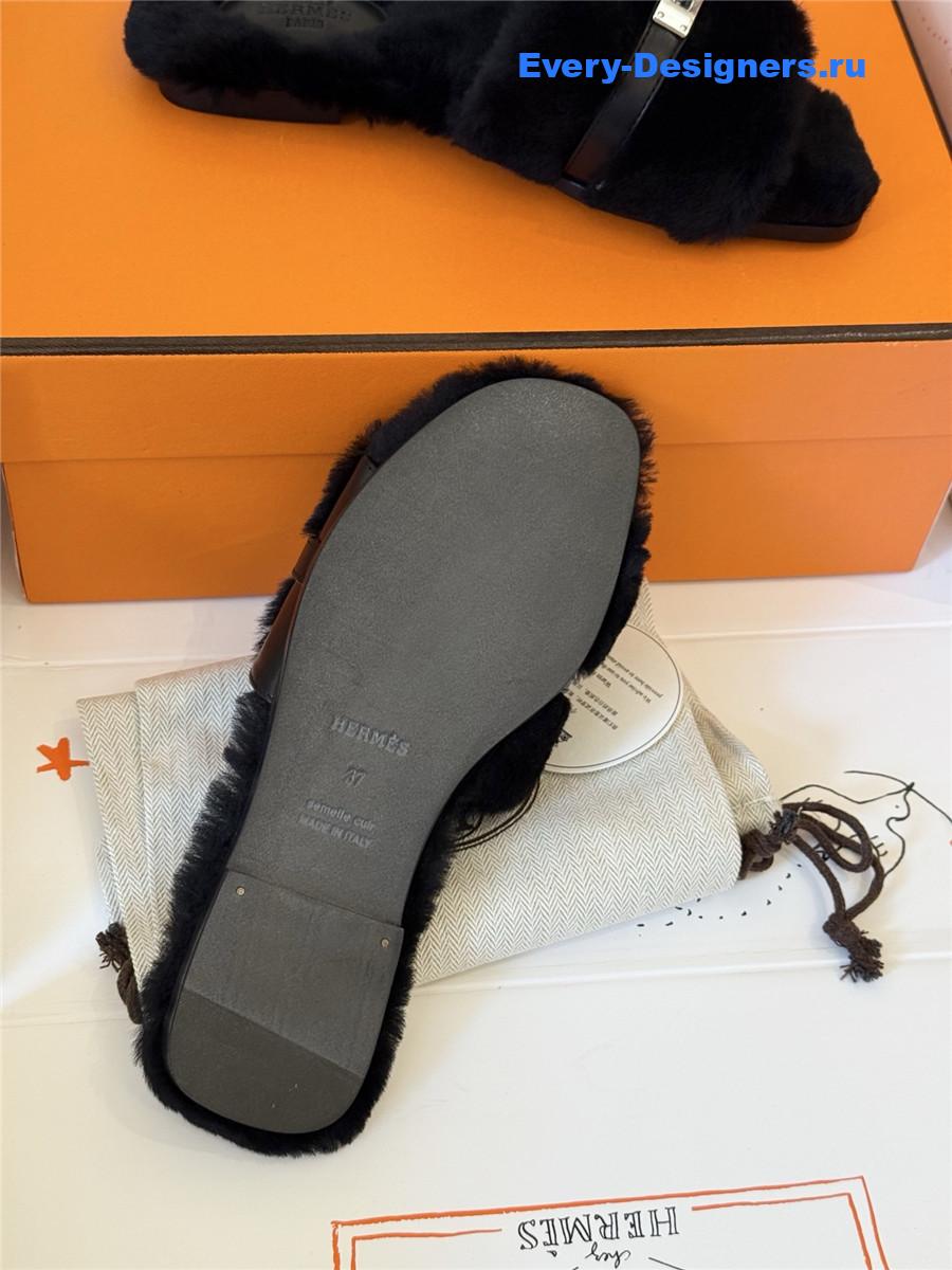 H**me5 kelly buckle black wool slippers