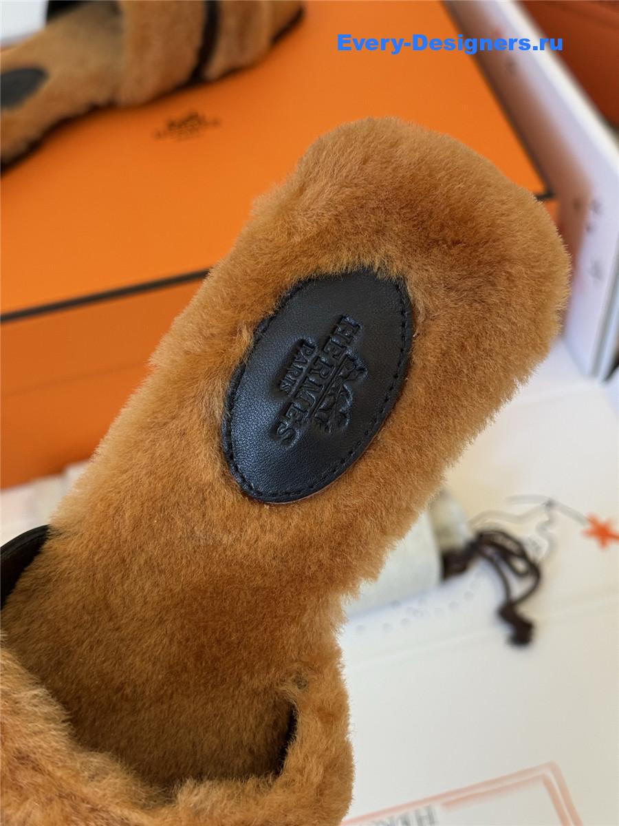 H**me5 kelly buckle brown wool slippers