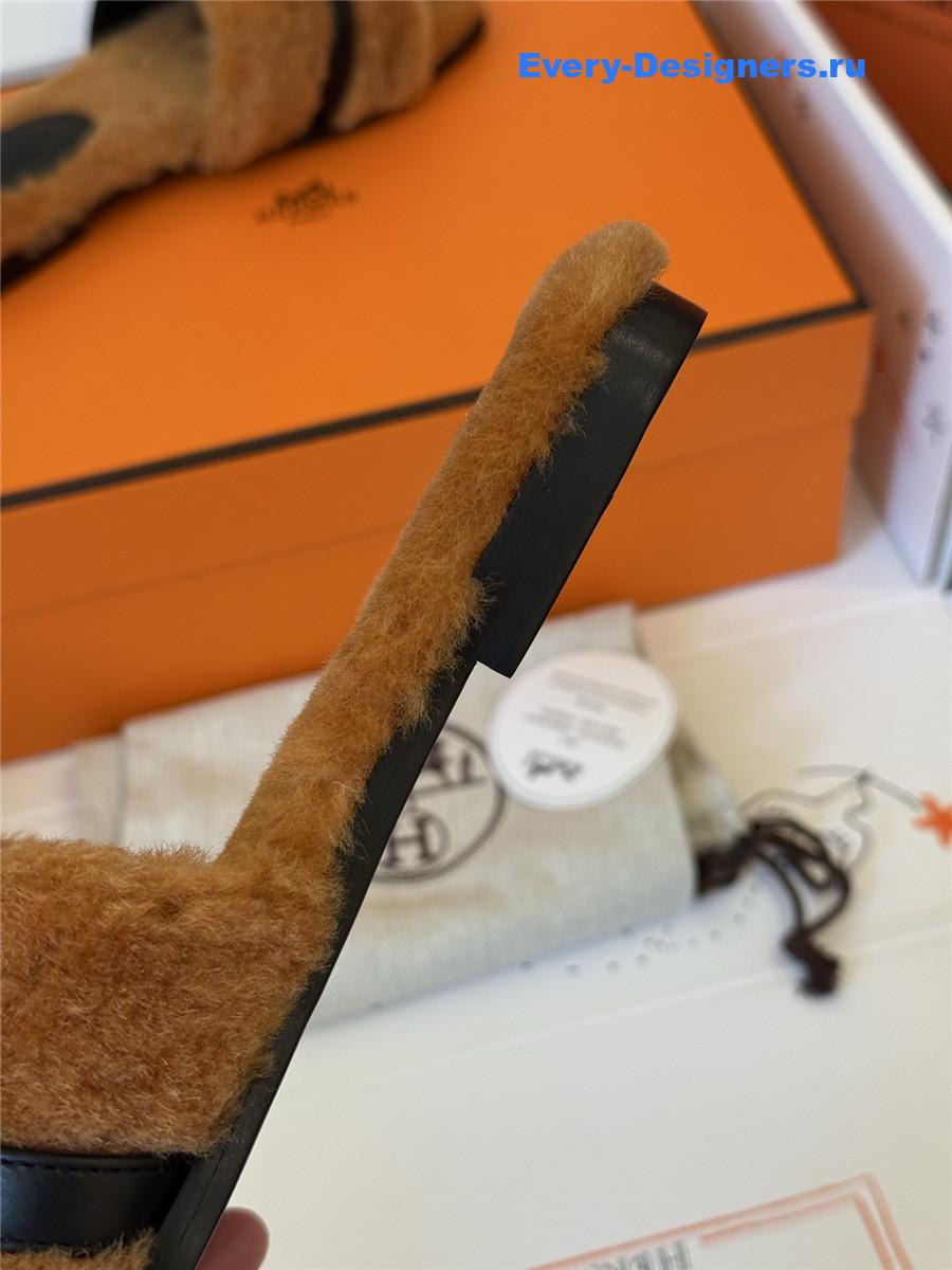 H**me5 kelly buckle brown wool slippers