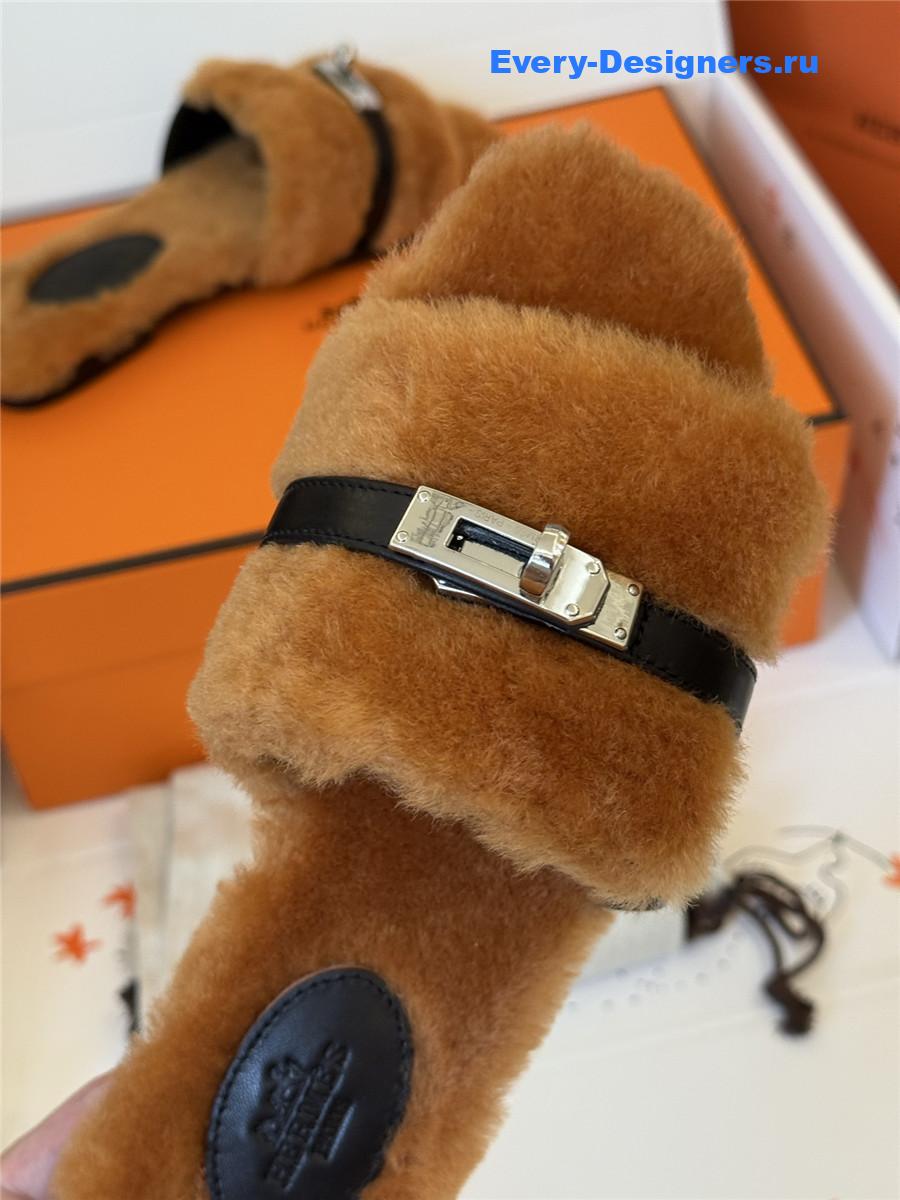 H**me5 kelly buckle brown wool slippers