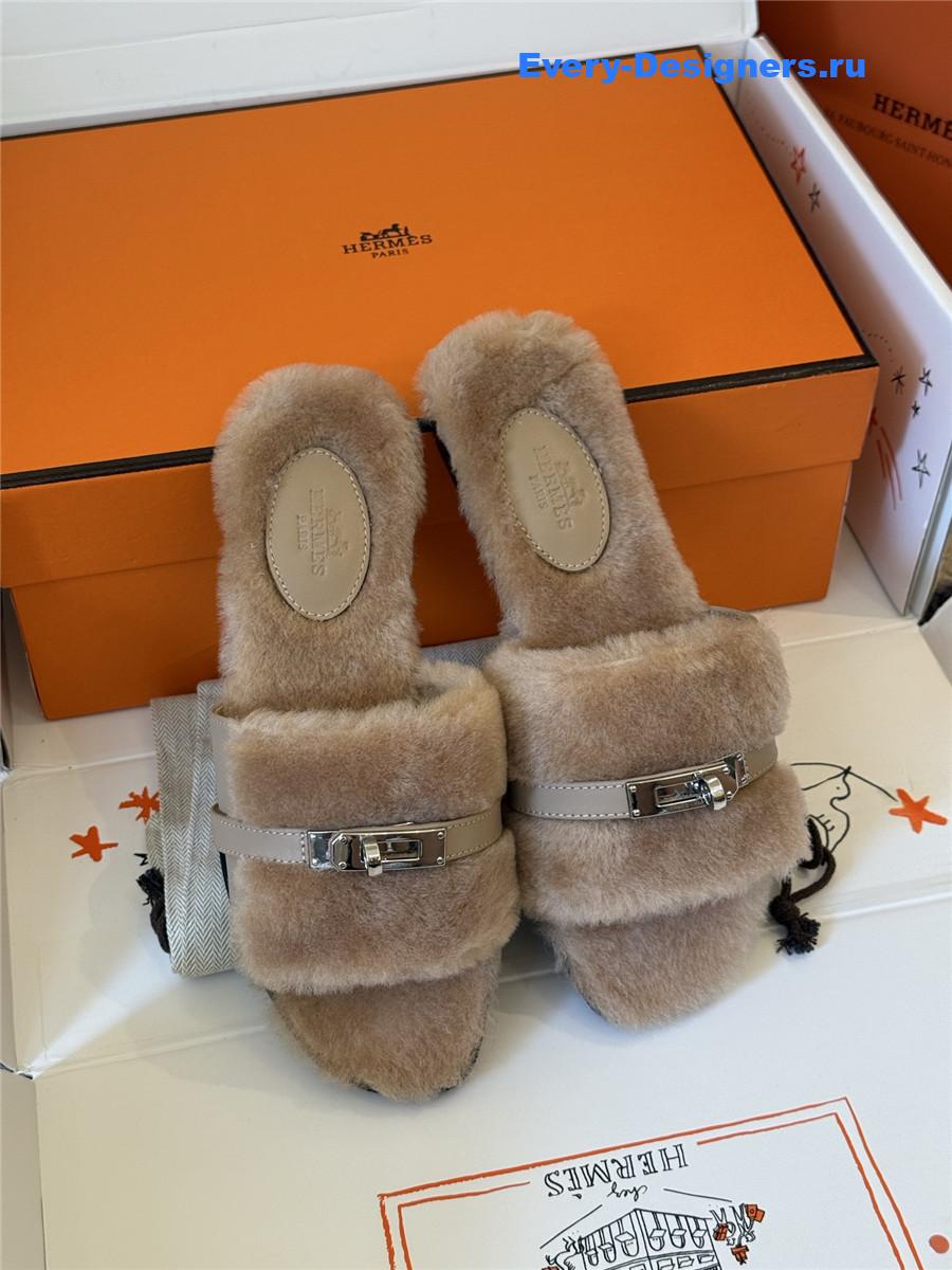 H**me5 kelly buckle beige wool slippers